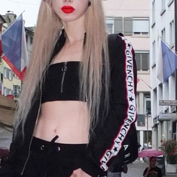 TWIIN Circa Zip Front Ribbed Crop Top - Picture 2 of 6